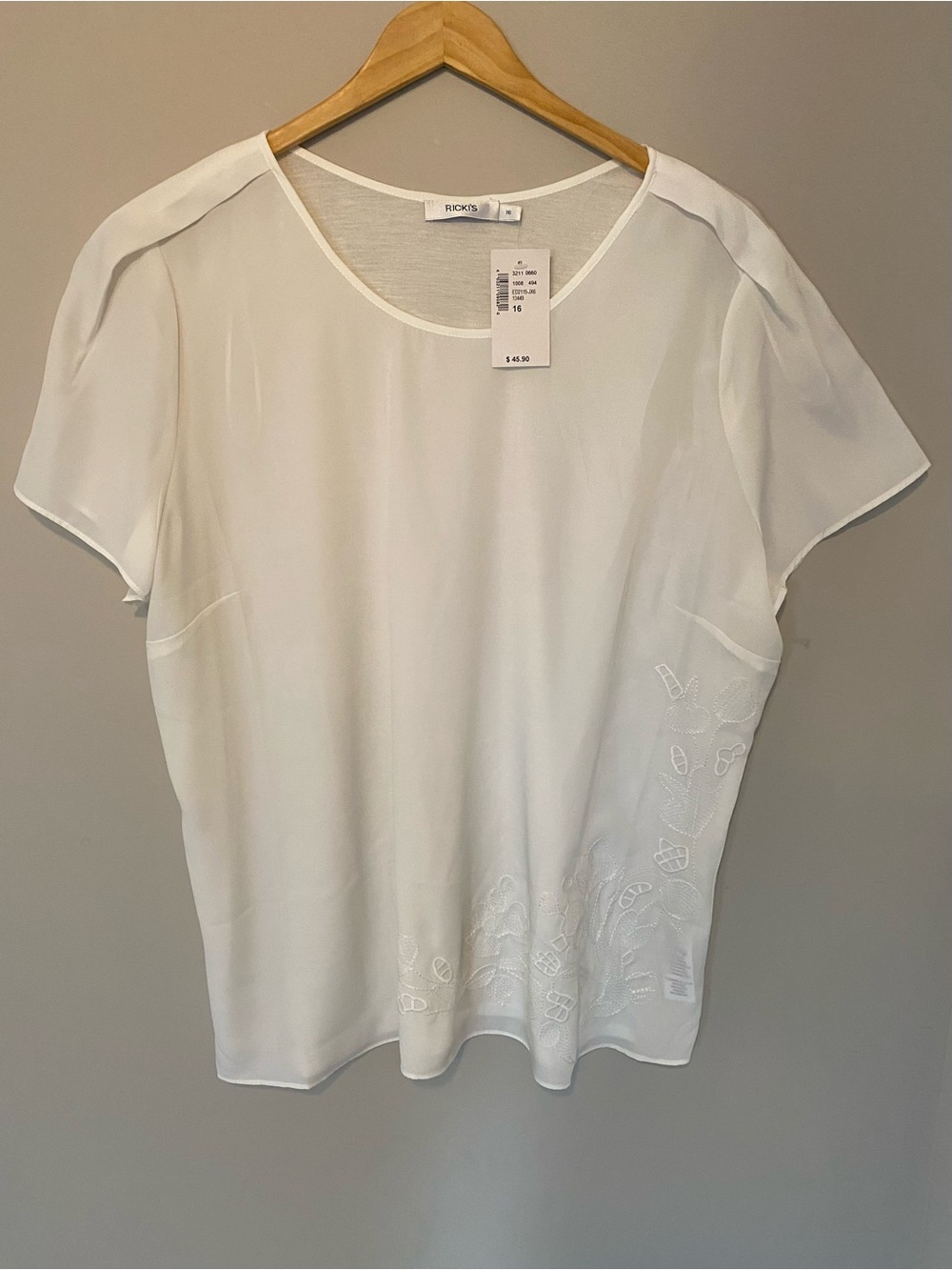 Ricki's White Short-Sleeve Embroidered Blouse